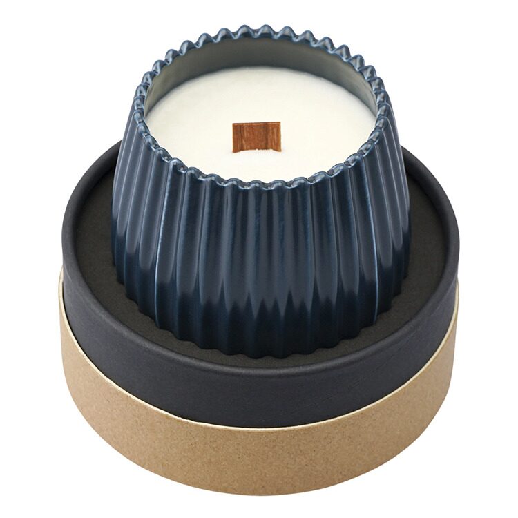 Свеча ароматическая Tkano с деревянным фитилём Vetiver & Black cypress из коллекции Edge, синий, 60