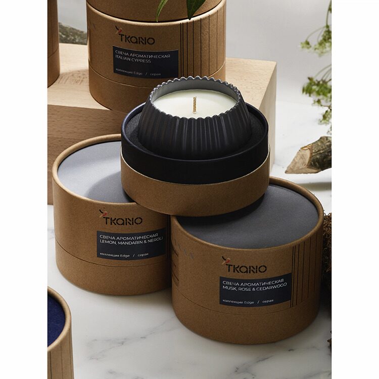 Свеча ароматическая Tkano Sandalwood, Bergamot & Citrus из коллекции Edge, серый, 30 ч