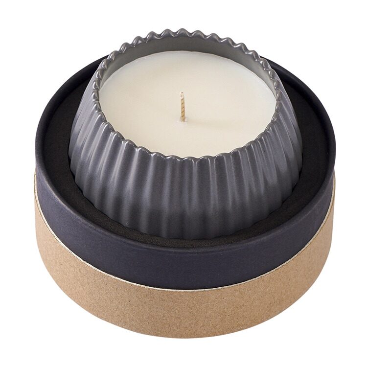 Свеча ароматическая Tkano Sandalwood, Bergamot & Citrus из коллекции Edge, серый, 30 ч